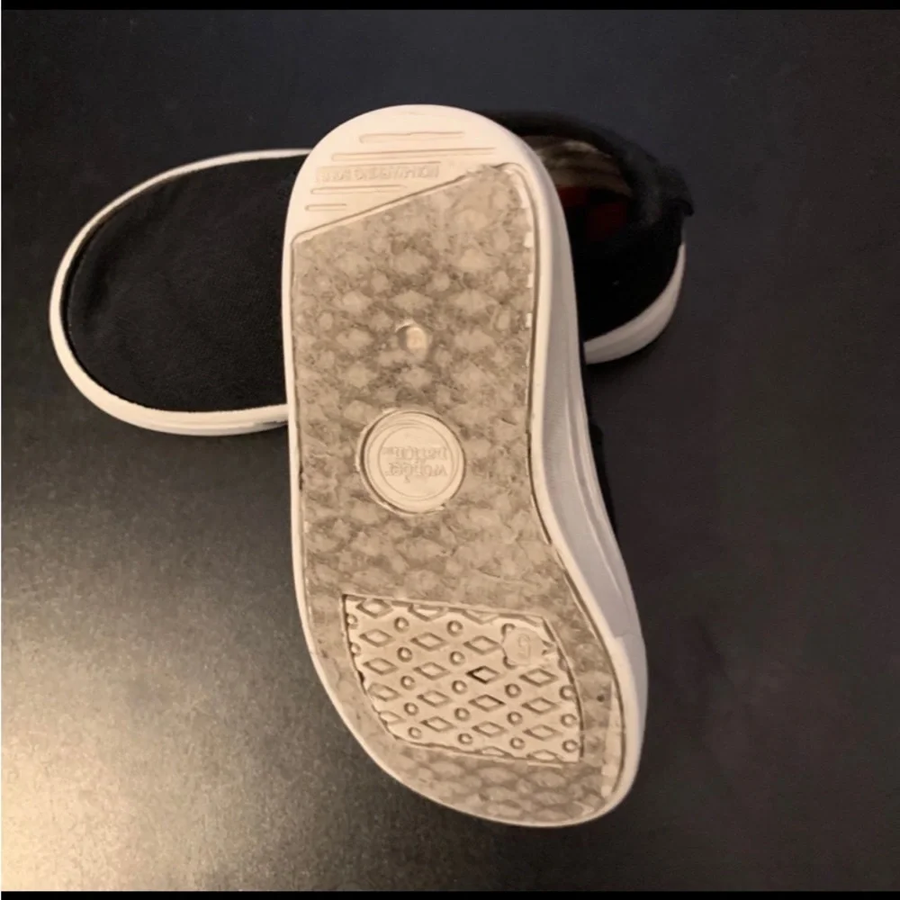 Wonder Nation Canvas Slip-in Sneakers. Size 5 Color: Black / White